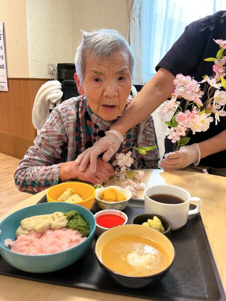 IMG 0408 450x600 - ４月行事食『春の松花堂弁当』🍱✨