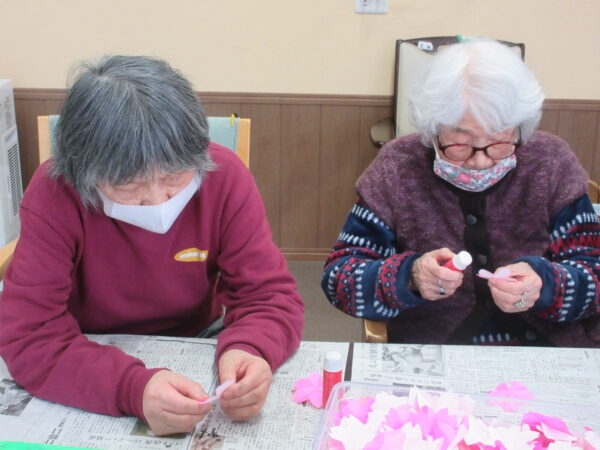 IMG 6077 600x450 - 【レクリエーション】さくらの壁画🌸