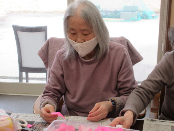 IMG 6080 600x450 - 【レクリエーション】さくらの壁画🌸