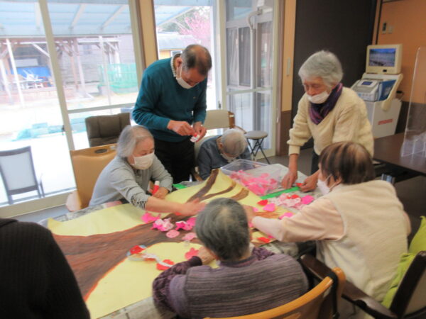 IMG 6090 600x450 - 【レクリエーション】さくらの壁画🌸