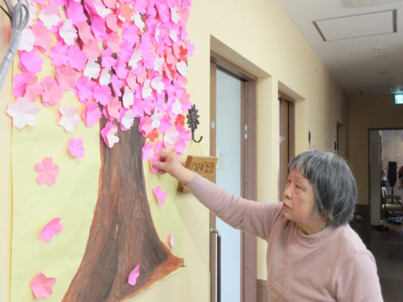 IMG 6115 800x600 - 【レクリエーション】さくらの壁画🌸