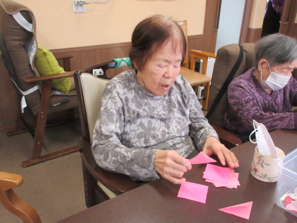 IMG 6118 600x450 - 【レクリエーション】さくらの壁画🌸