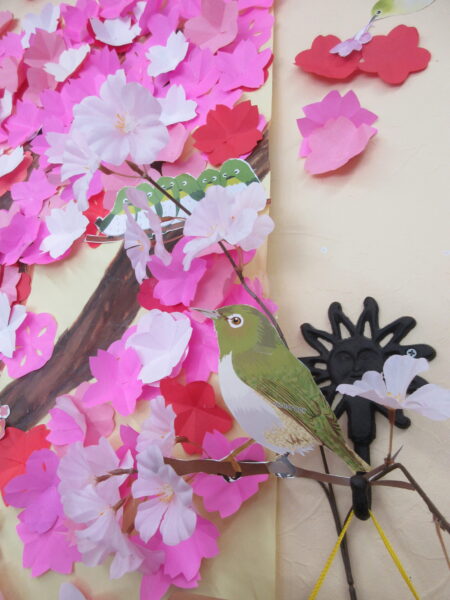 IMG 6207 450x600 - 【レクリエーション】さくらの壁画🌸