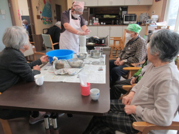 IMG 6714 600x450 - 【季節行事】こんにゃく作り🧊