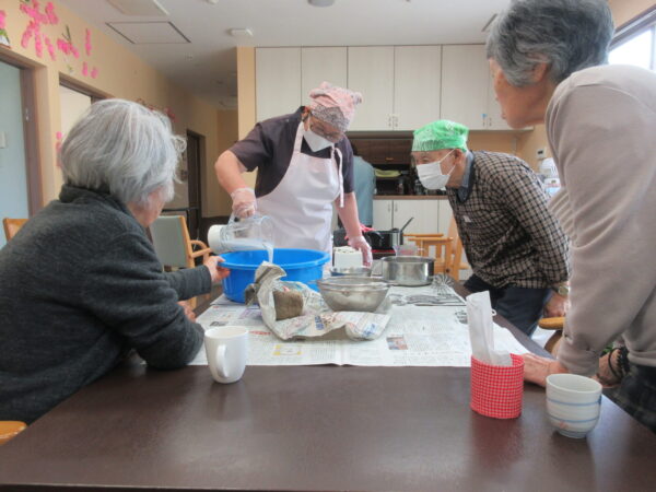 IMG 6717 600x450 - 【季節行事】こんにゃく作り🧊
