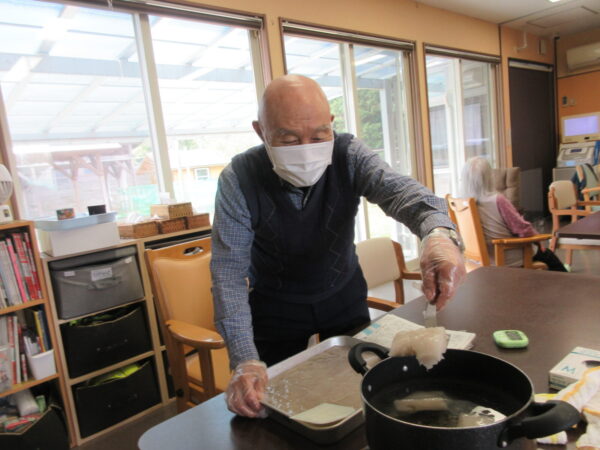 IMG 6745 600x450 - 【季節行事】こんにゃく作り🧊