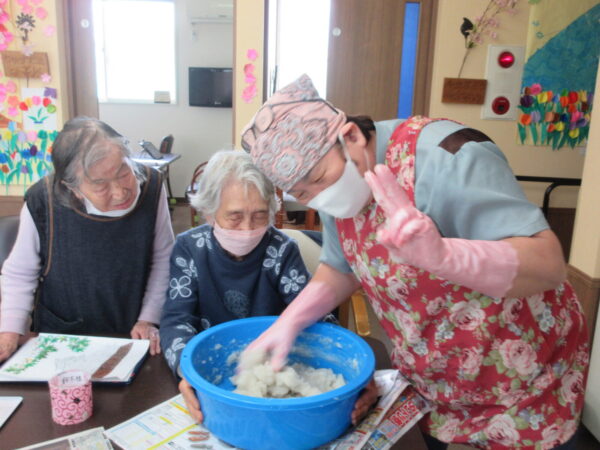 IMG 6790 600x450 - 【季節行事】こんにゃく作り🧊