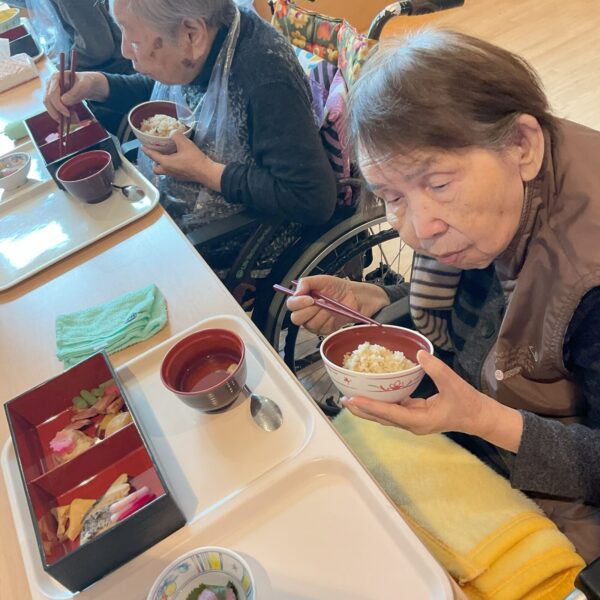 IMG 0257 600x600 - 春の松花弁当🌸