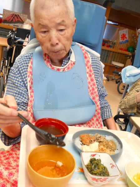 DSCN1977 449x600 - 多床室　行事食　幕ノ内盛り合わせ🍱✨