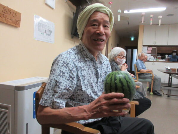 IMG 8797 600x450 - 【季節行事】スイカ割り🍉