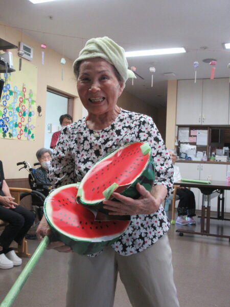 IMG 8880 450x600 - 【季節行事】スイカ割り🍉