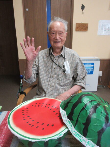 【季節行事】スイカ割り🍉 IMG 8957 450x600 - 【季節行事】スイカ割り🍉