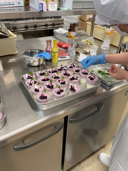 三重短期大学生が『ブルーベリームース🍇』を作ってくれました😆💕 IMG 2621 450x600 - 三重短期大学生が『ブルーベリームース🍇』を作ってくれました😆💕