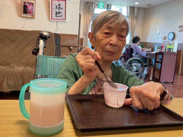 IMG 2791 600x450 - 三重短期大学生が『ブルーベリームース🍇』を作ってくれました😆💕